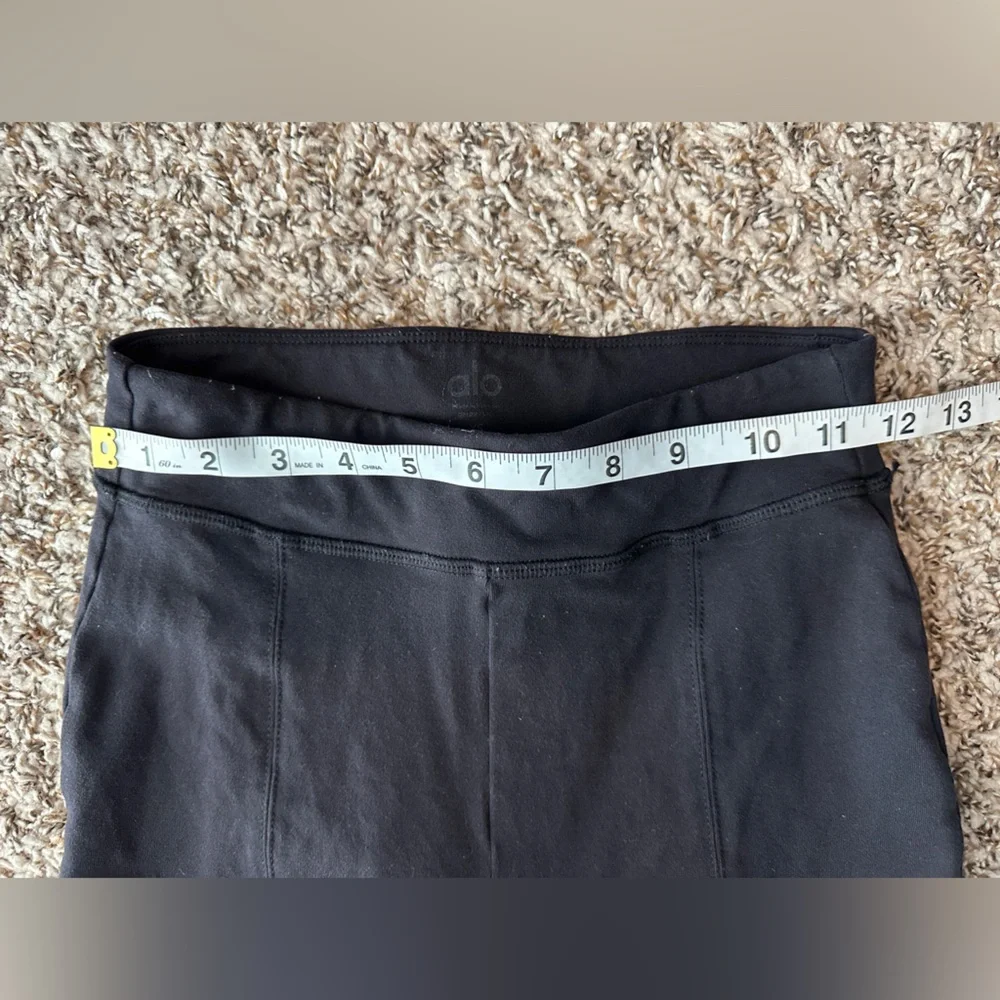 ALO Yoga Airbrush High-Waist Flutter Black Leggings - Size XSmall